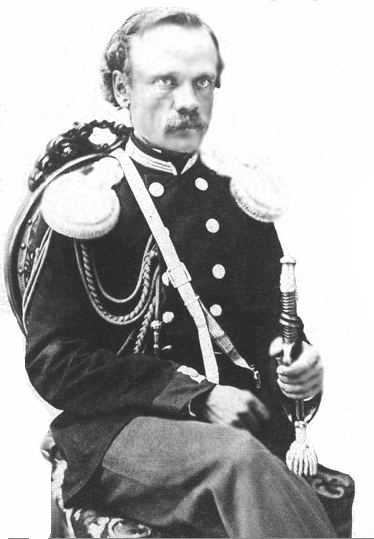 Fotografia przedstawia Zygmunta Sierakowskiego w mundurze. 